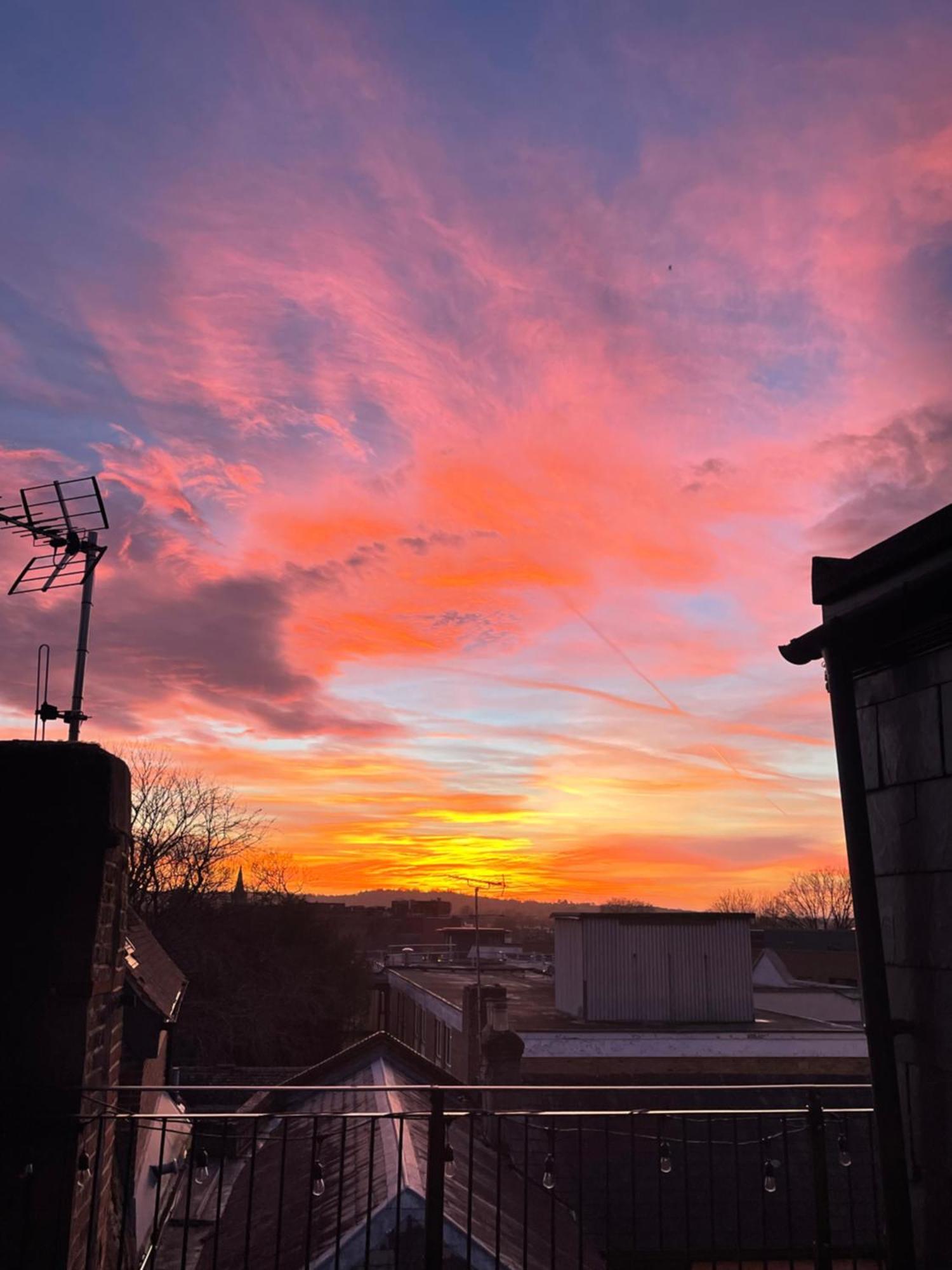 Apartamento Epic Location, Views & Large Private Terrace Windsor Exterior foto