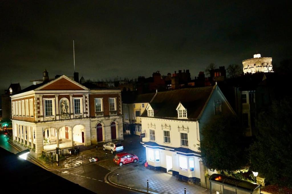 Apartamento Epic Location, Views & Large Private Terrace Windsor Exterior foto