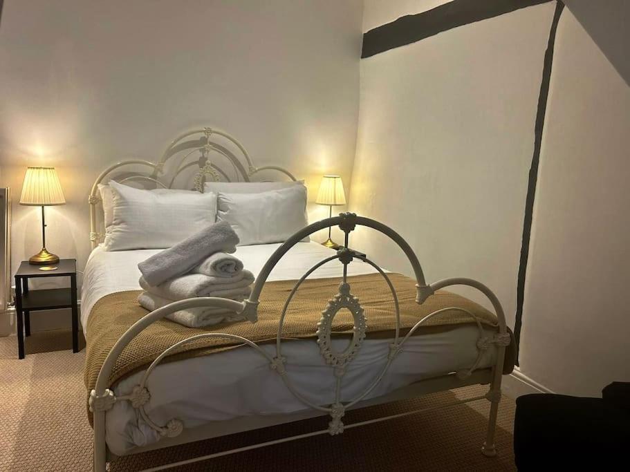 Apartamento Epic Location, Views & Large Private Terrace Windsor Exterior foto