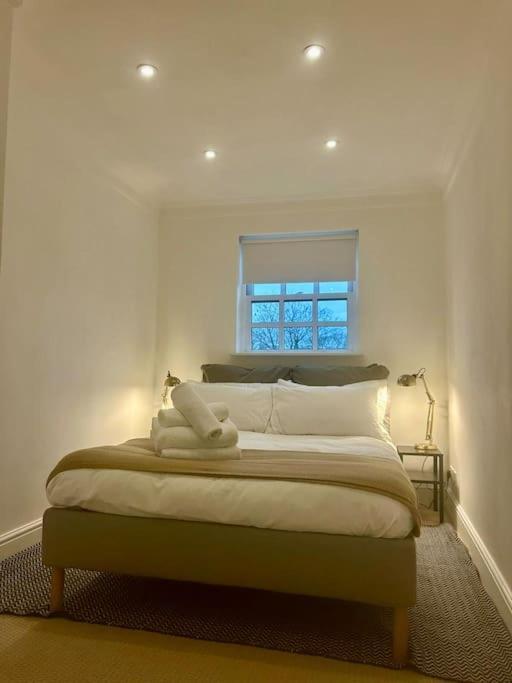 Apartamento Epic Location, Views & Large Private Terrace Windsor Exterior foto