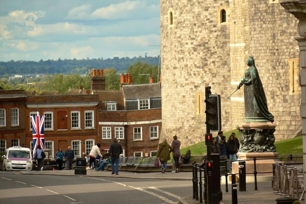 Apartamento Epic Location, Views & Large Private Terrace Windsor Exterior foto